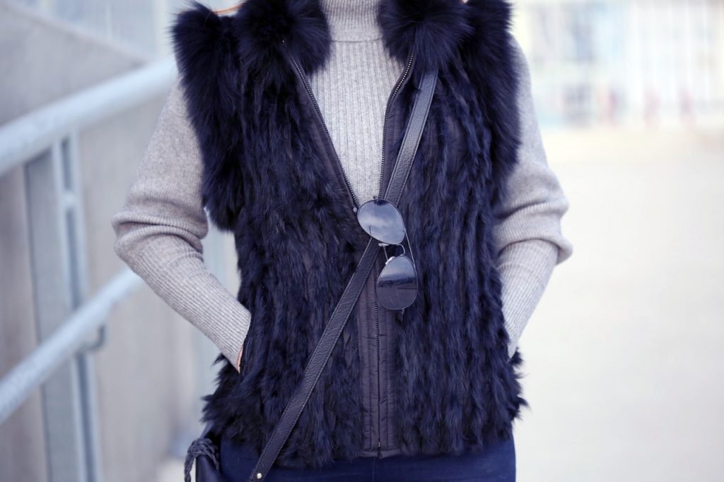 Hilary Kennedy Blog: // How to wear a vest in the winter