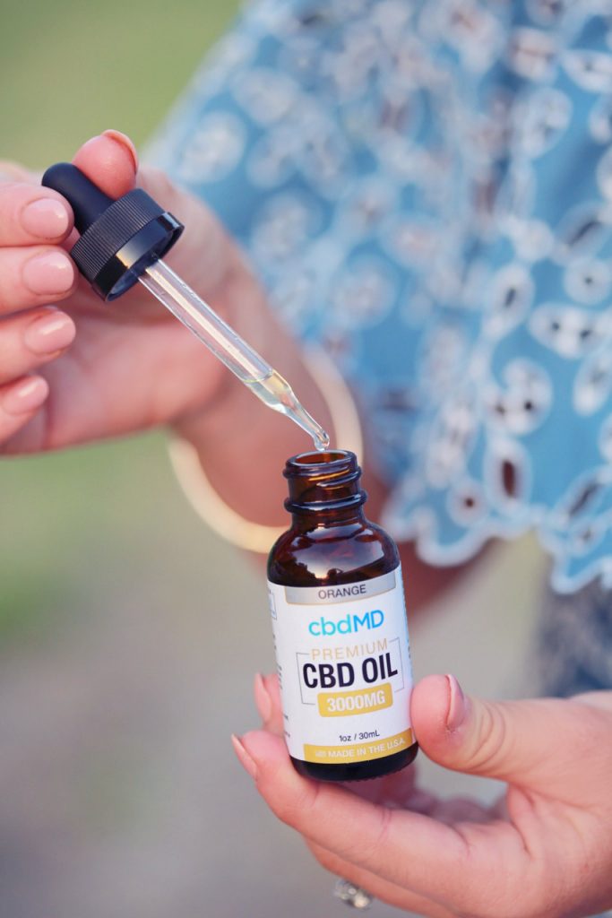 Hilary Kennedy Blog:// My Experience with CBD Oil For Dogs (and Humans!)